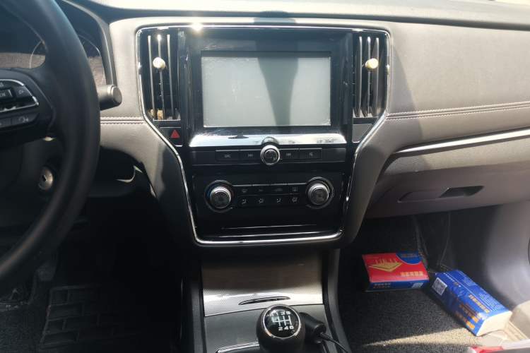 Used Roewe i6 2017 20T Manual Luxury Edition Audio And AC Panel