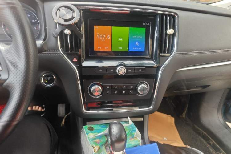 Used Roewe i6 2017 20T Automatic Internet ZhiZun Edition Audio And AC Panel