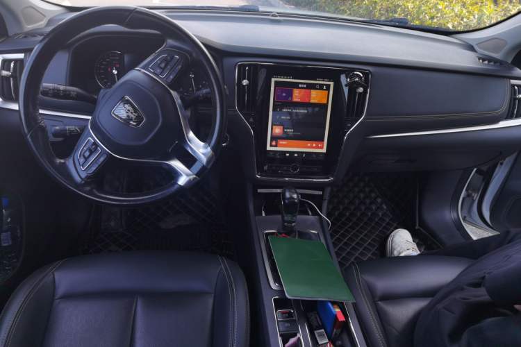 Used Roewe i6 2017 20T Automatic Internet ZhiZun Edition Center Console