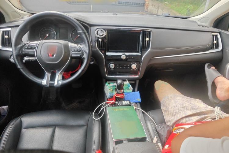 Used Roewe i6 2017 20T Automatic Internet ZhiZun Edition Center Console