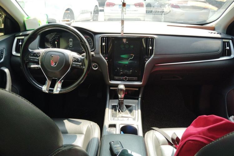 Used Roewe i6 2017 20T Automatic Internet ZhiZun Edition Center Console