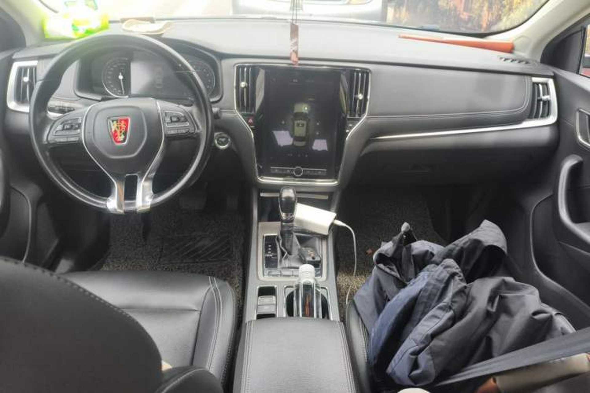 Used Roewe i6 2017 20T Automatic Internet ZhiZun Edition Center Console