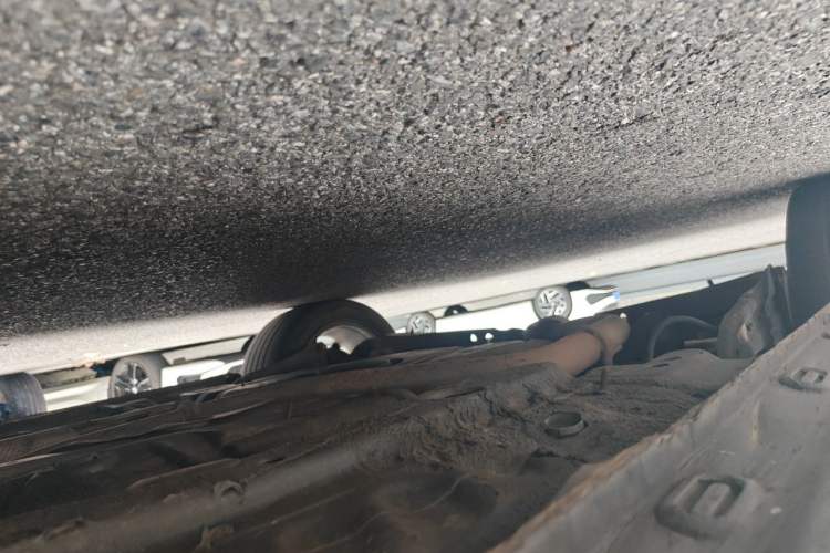 Used Roewe i6 2017 20T Automatic Internet ZhiZun Edition Chassis Rear Right