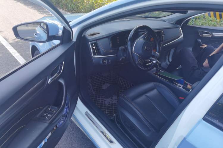 Used Roewe i6 2017 20T Automatic Internet ZhiZun Edition Driver Seat