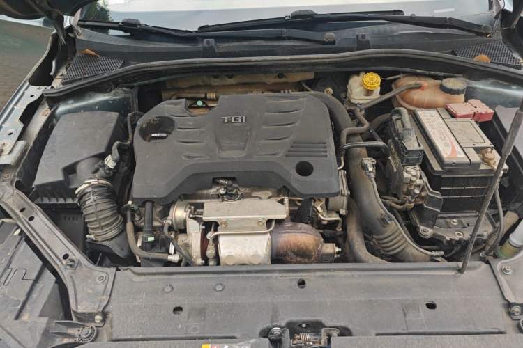 Used Roewe i6 2017 20T Automatic Flagship Edition Engine Bay