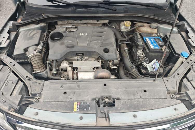 Used Roewe i6 2017 20T Automatic Internet ZhiZun Edition Engine Bay