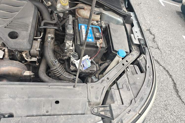 Used Roewe i6 2017 20T Automatic Internet ZhiZun Edition Engine Bay Left