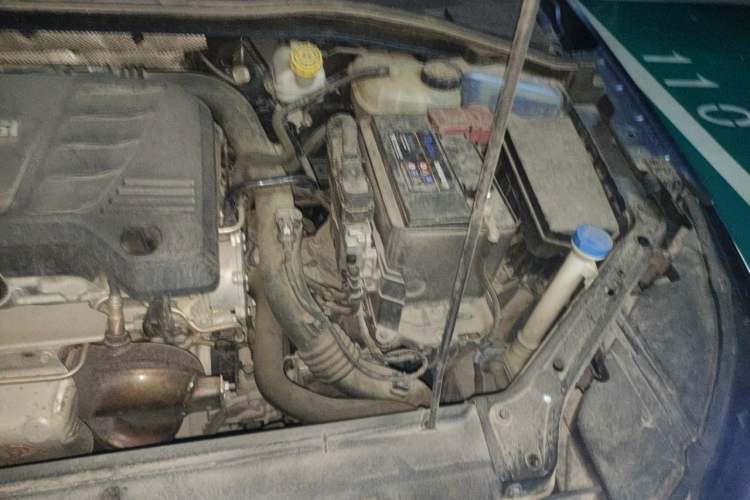 Used Roewe i6 2017 20T Automatic Internet ZhiZun Edition Engine Bay Left