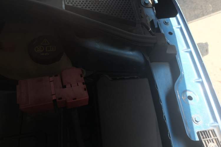 Used Roewe i6 2017 20T Manual Luxury Edition Engine Bay Left