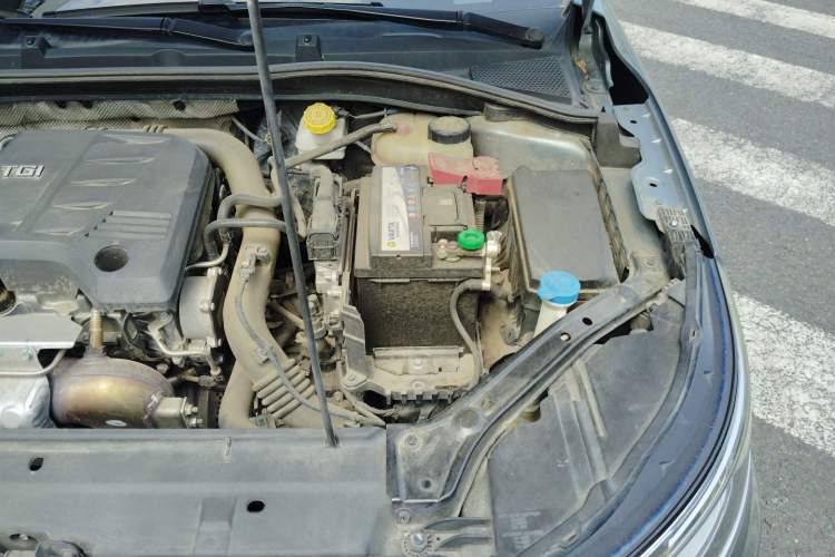 Used Roewe i6 2017 20T Automatic Internet ZhiZun Edition Engine Bay Left