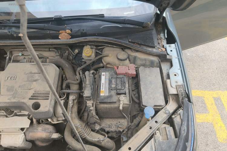 Used Roewe i6 2017 20T Automatic Flagship Edition Engine Bay Left