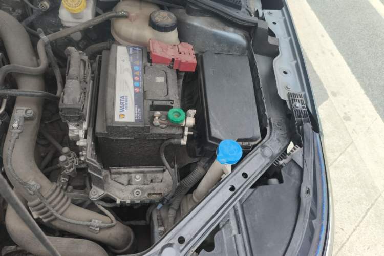 Used Roewe i6 2017 20T Automatic Internet ZhiZun Edition Engine Bay Left