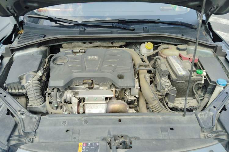 Used Roewe i6 2017 20T Automatic Internet ZhiZun Edition Engine Bay
