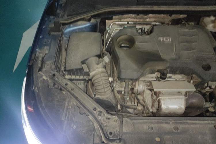 Used Roewe i6 2017 20T Automatic Internet ZhiZun Edition Engine Bay Right