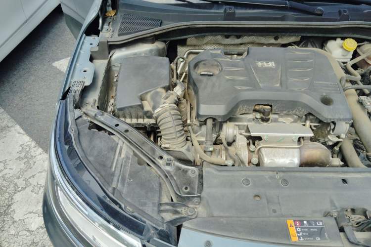 Used Roewe i6 2017 20T Automatic Internet ZhiZun Edition Engine Bay Right
