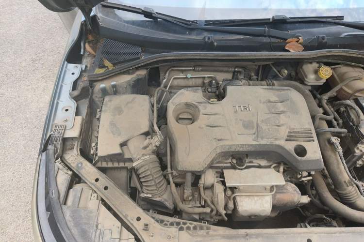 Used Roewe i6 2017 20T Automatic Flagship Edition Engine Bay Right