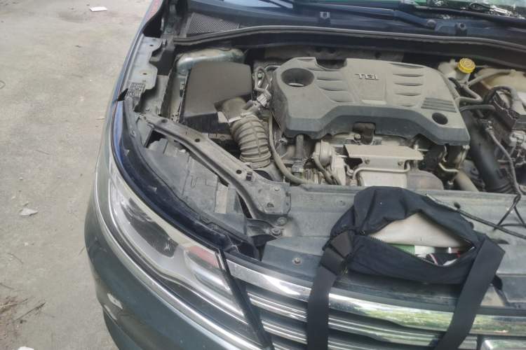 Used Roewe i6 2017 20T Automatic Internet Smart Edition Engine Bay Right