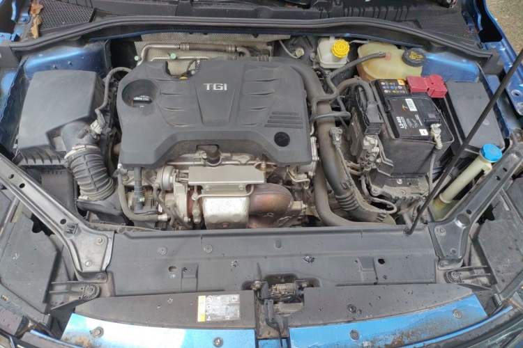 Used Roewe i6 2017 20T Automatic Internet ZhiZun Edition Engine Bay