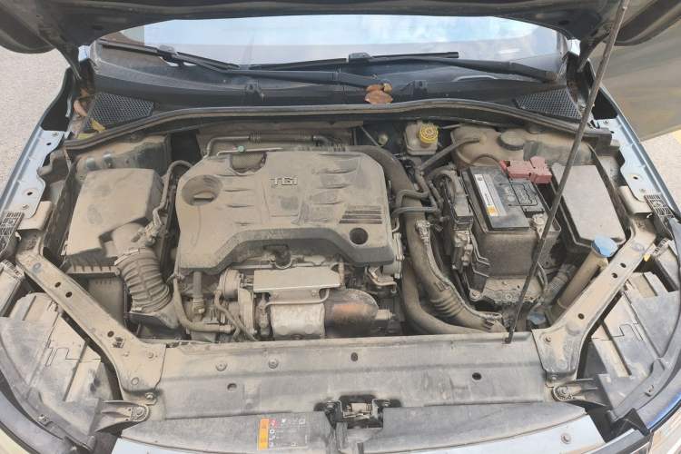 Used Roewe i6 2017 20T Automatic Flagship Edition Engine Bay