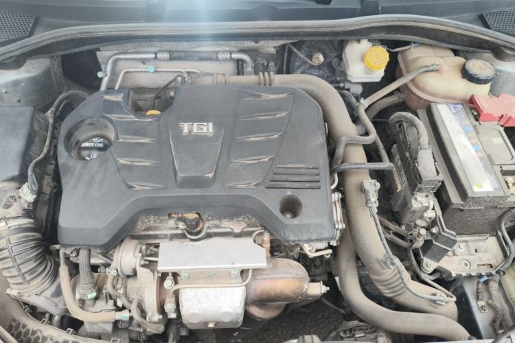 Used Roewe i6 2017 20T Automatic Internet ZhiZun Edition Engine Bay