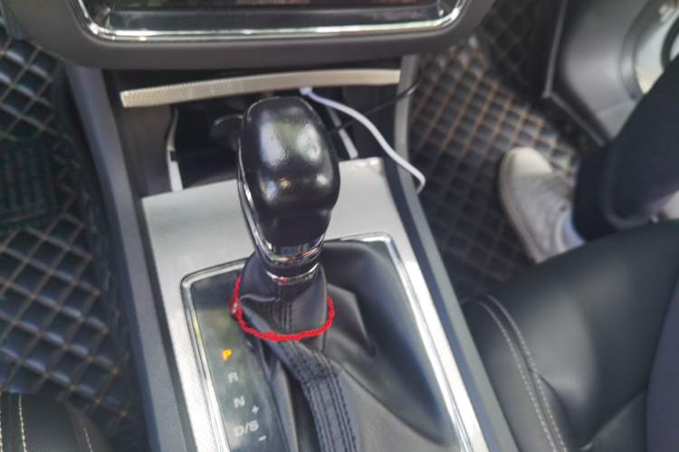 Used Roewe i6 2017 20T Automatic Internet ZhiZun Edition Gear Lever