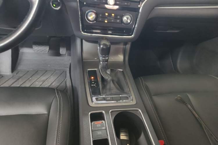 Used Roewe i6 2017 20T Automatic Flagship Edition Gear Lever