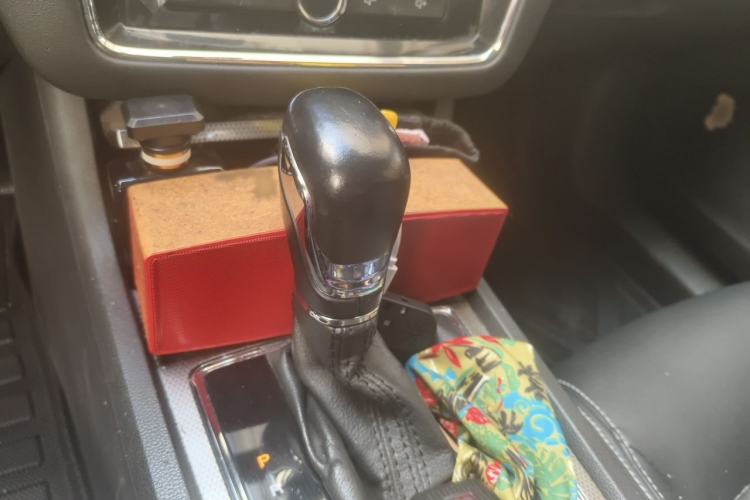 Used Roewe i6 2017 20T Automatic Internet Smart Edition Gear Lever