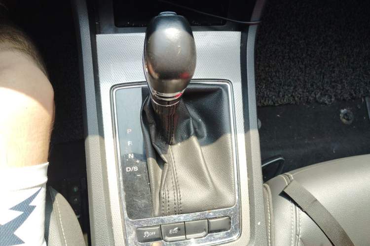 Used Roewe i6 2017 20T Automatic Internet ZhiZun Edition Gear Lever