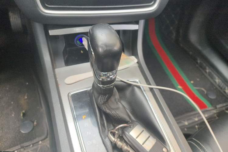 Used Roewe i6 2017 20T Automatic Flagship Edition Gear Lever