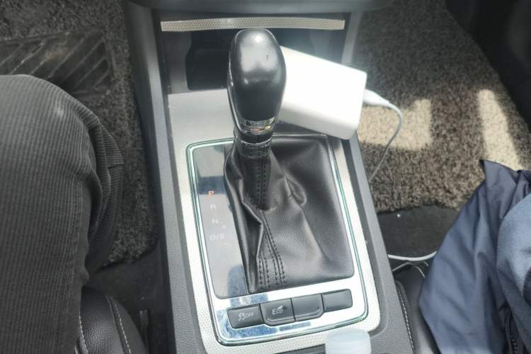 Used Roewe i6 2017 20T Automatic Internet ZhiZun Edition Gear Lever