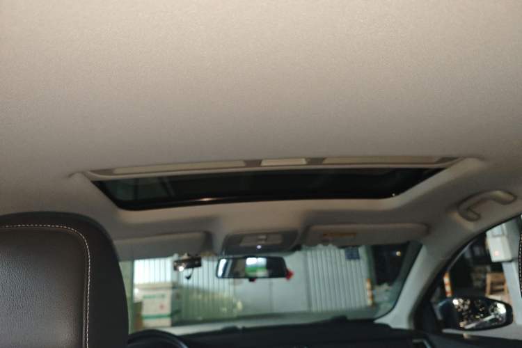 Used Roewe i6 2017 20T Automatic Internet Smart Edition Headliner