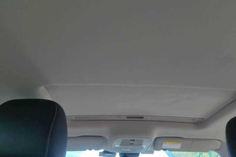 Used Roewe i6 2017 20T Automatic Internet ZhiZun Edition Headliner
