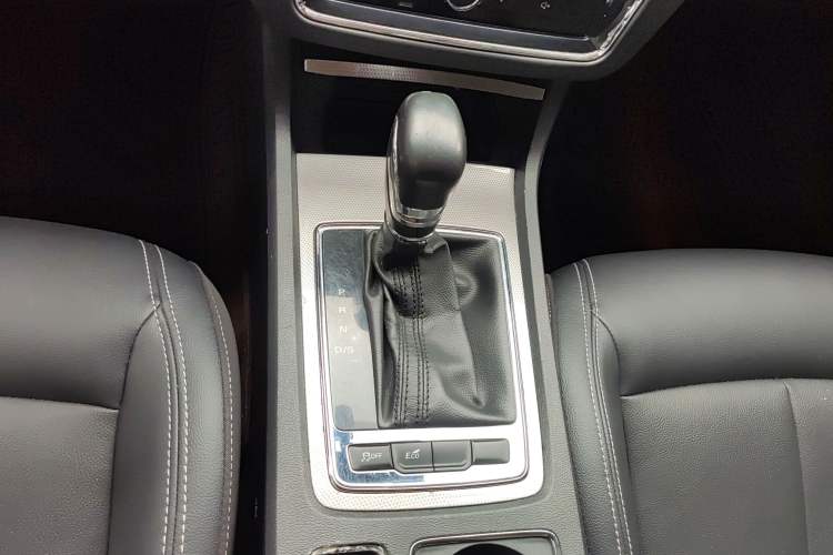Used Roewe i6 2017 20T Automatic Internet Smart Edition Interior 5