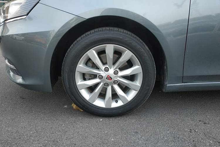 Used Roewe i6 2017 20T Automatic Flagship Edition Left Front Wheel Hub