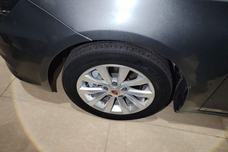 Used Roewe i6 2017 20T Automatic Internet Smart Edition Left Front Wheel Hub