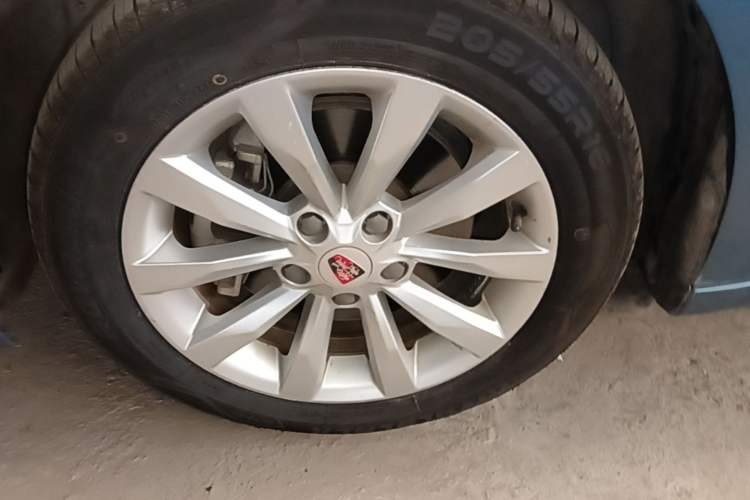 Used Roewe i6 2017 20T Automatic Internet Smart Edition Left Front Wheel Hub