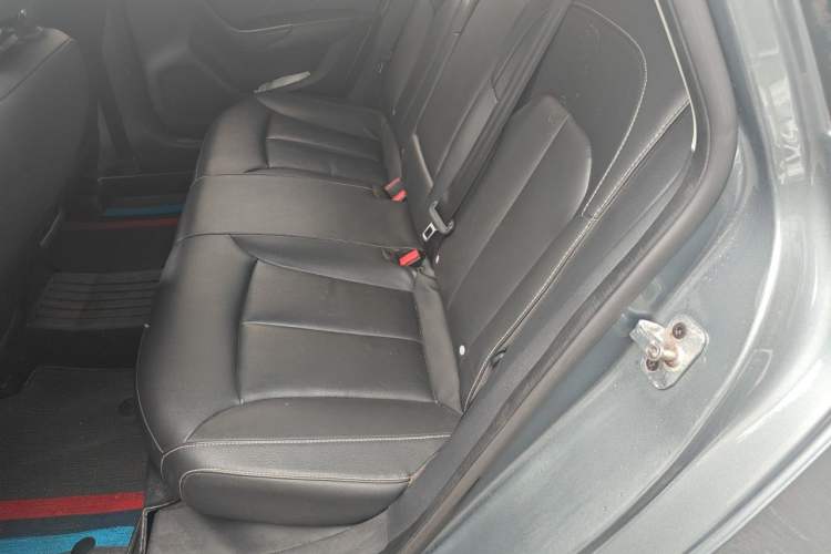 Used Roewe i6 2017 20T Automatic Internet ZhiZun Edition Left Rear Seat