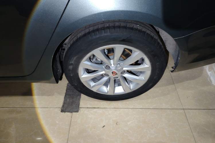 Used Roewe i6 2017 20T Automatic Internet Smart Edition Left Rear Wheel Hub