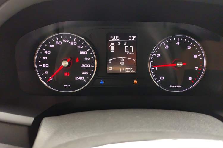Used Roewe i6 2017 20T Automatic Internet Smart Edition Odometer Close Up