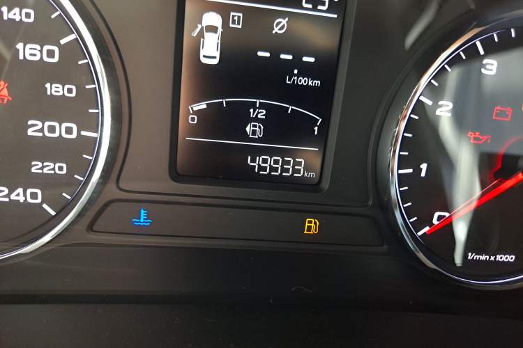 Used Roewe i6 2017 20T Manual Luxury Edition Odometer Close Up