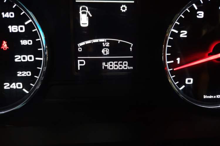 Used Roewe i6 2017 20T Automatic Internet Smart Edition Odometer Close Up