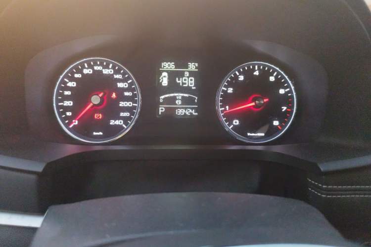 Used Roewe i6 2017 20T Automatic Internet Smart Edition Odometer Close Up