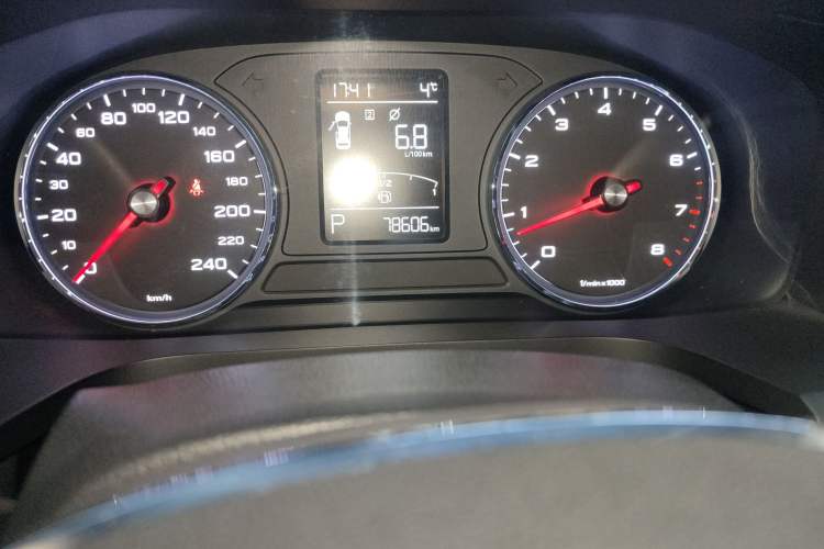 Used Roewe i6 2017 20T Automatic Flagship Edition Odometer Close Up