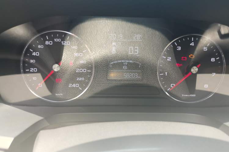 Used Roewe i6 2017 20T Manual Luxury Edition Odometer Close Up