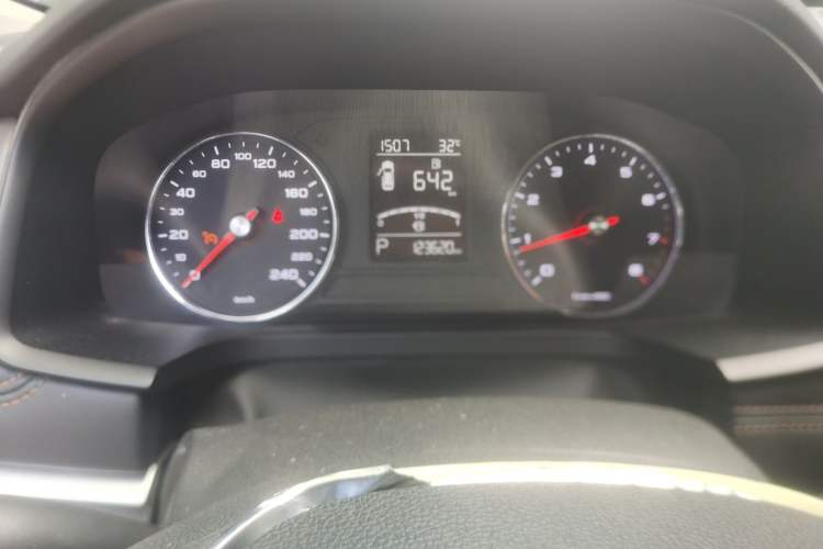 Used Roewe i6 2017 20T Automatic Internet Smart Edition Odometer Close Up