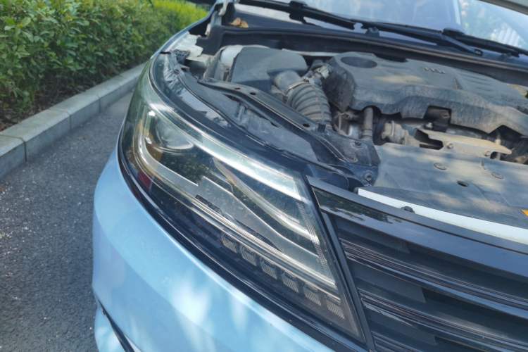 Used Roewe i6 2017 20T Automatic Internet ZhiZun Edition Right Front Headlight