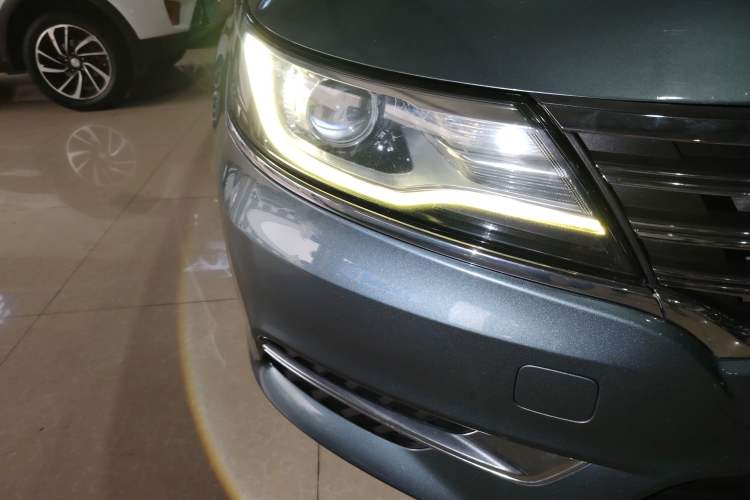 Used Roewe i6 2017 20T Automatic Internet Smart Edition Right Front Headlight