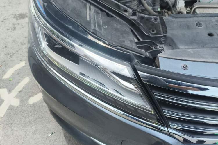 Used Roewe i6 2017 20T Automatic Internet ZhiZun Edition Right Front Headlight