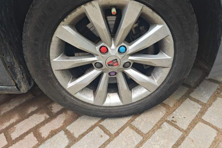 Used Roewe i6 2017 20T Automatic Flagship Edition Right Front Wheel Hub