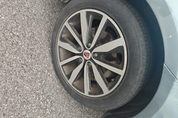 Used Roewe i6 2017 20T Automatic Internet ZhiZun Edition Right Front Wheel Hub